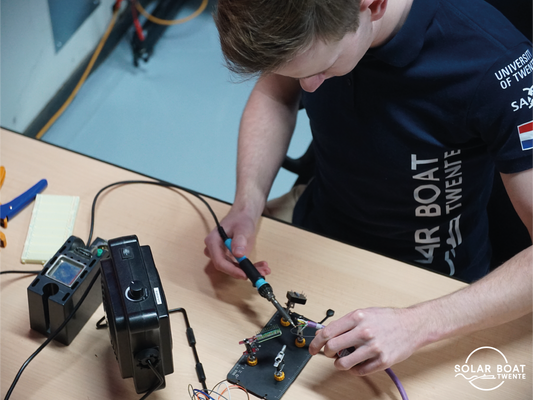 Solar Boat Twente gets a helping hand from Omnifixo ;-)